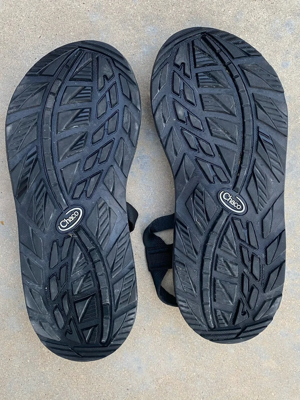 EUC Chaco Men’s Z2 black sandal, size 10